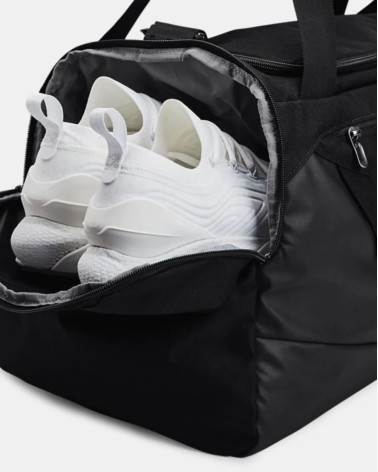 **Under Armour Undeniable 5.0: Bolsa deportiva resistente.**