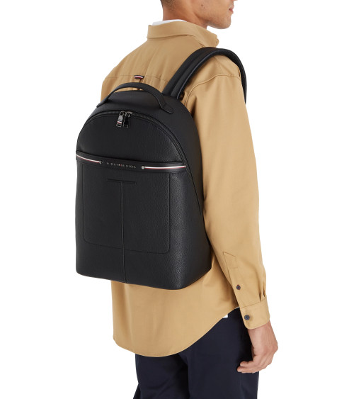 Tommy Hilfiger: zaino nero. Stile e funzionalità. Acquista online