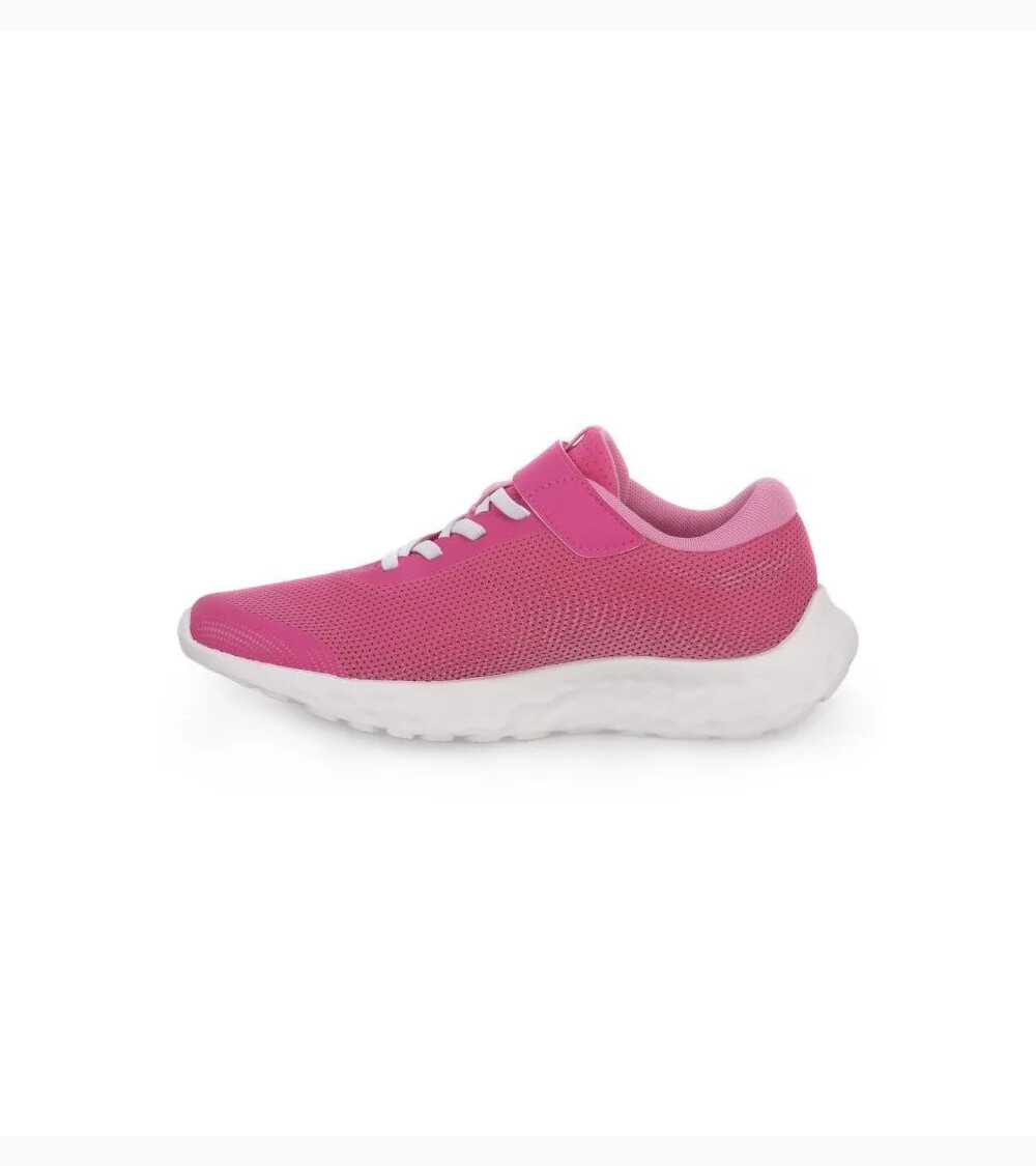 New Balance 520v8 running shoes with strap